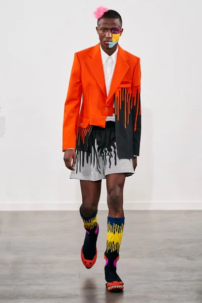 Look 18
